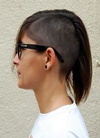 asymetryczne fryzury krótkie - uczesanie damskie z włosów krótkich zdjęcie numer 164A